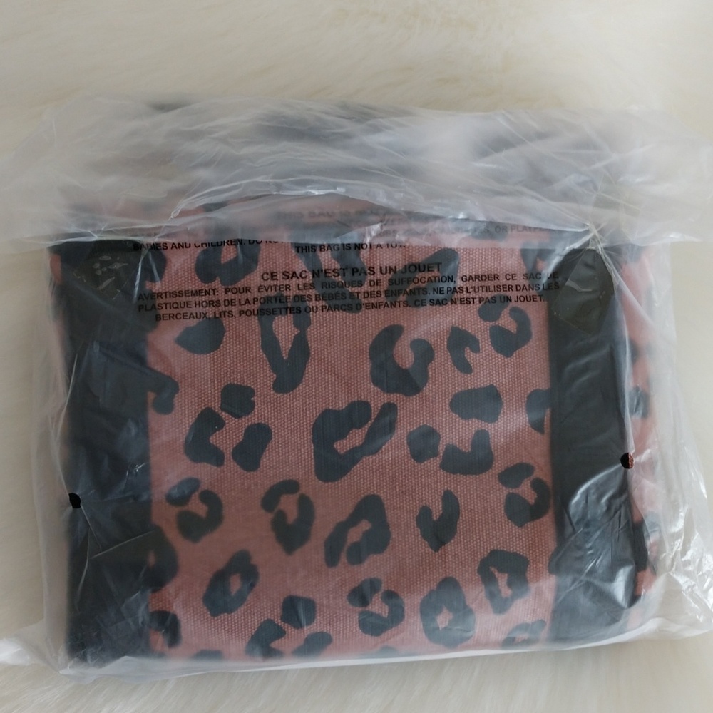 🌺PINK VICTORIA'S SECRET TOP ZIP WEEKENDER - Picture 3 of 4